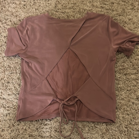 lululemon cropped tie open back t-shirt. mauve color - Picture 2 of 2